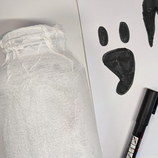 idea_halloween-glass-lanterns-ghost_step1.jpg?sw=554&q=85