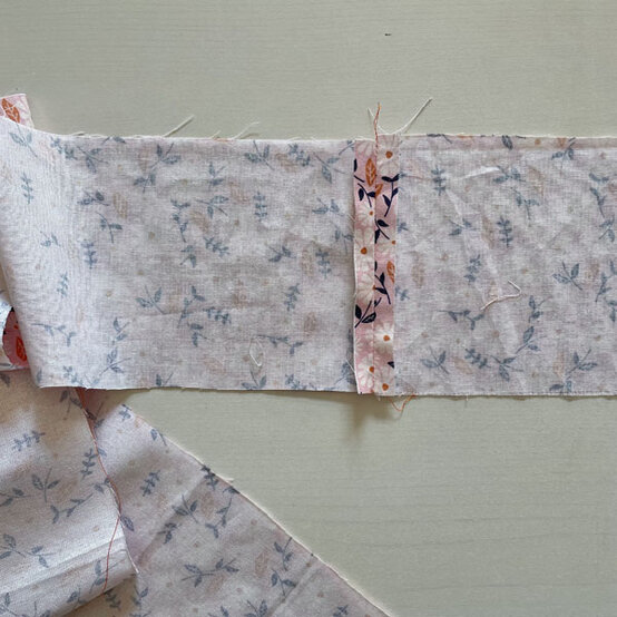 ideas_how-to-sew-a-ruffle-cushion_step-2b.jpg?sw=554&q=85