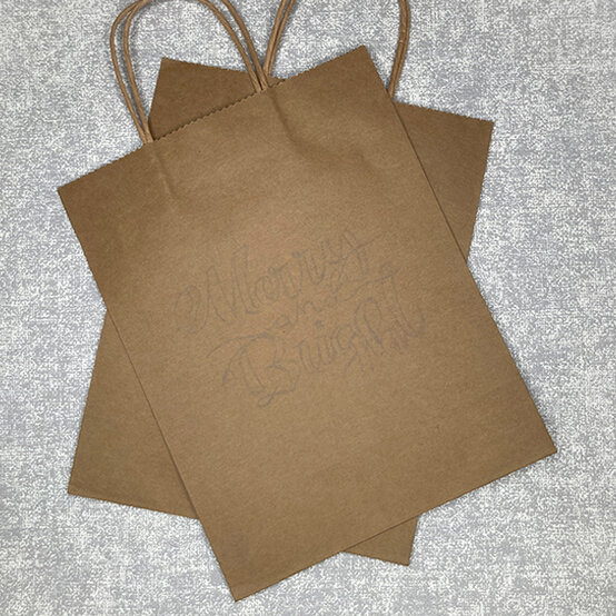 idea_ways-to-personalise-a-christmas-gift-bag-bright_step1.jpg?sw=554&q=85