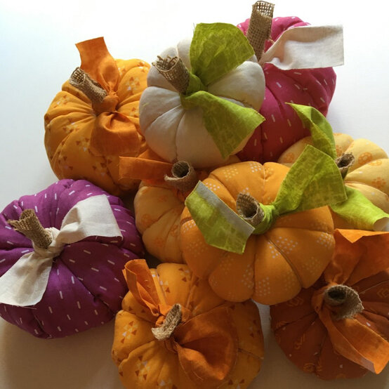fabric-pumpkins-step-6.jpg?sw=554&q=85