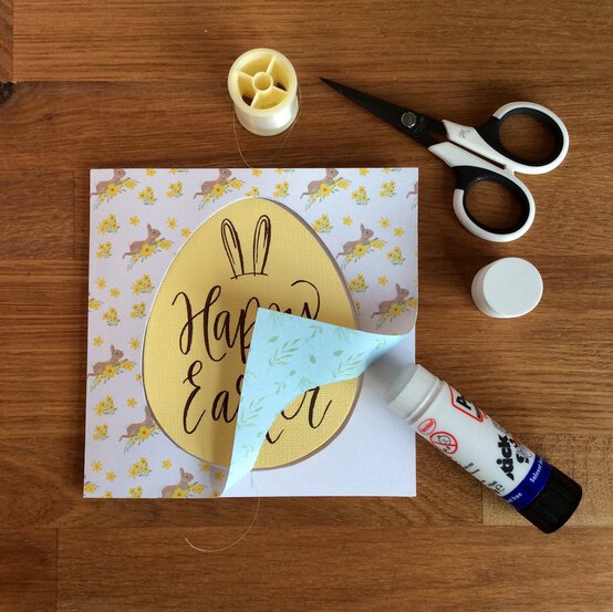 egg_card_glue_step_3.jpg?sw=554&q=85