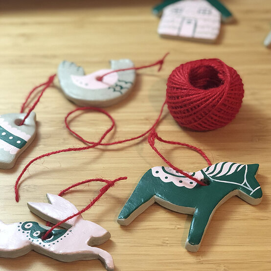 600x600_clay_christmas_decorations_13.jpg?sw=554&q=85