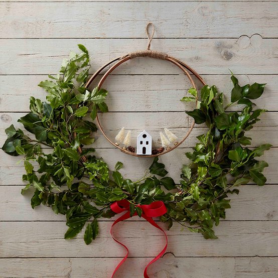 Idea_how-to-make-a-foraged-christmas-wreath_step7.jpg?sw=554&q=85