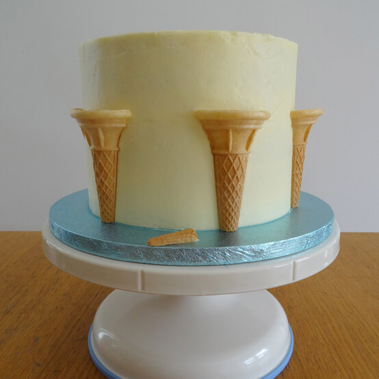 funfetti-ice-cream-cake_step9.jpg?sw=554&q=85