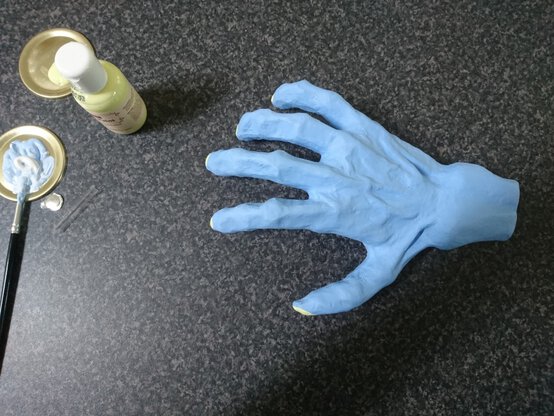 hand-1.jpg?sw=554&q=85