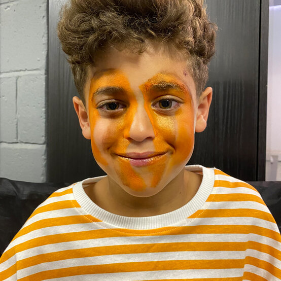 idea_halloween-face-paint-ideas-pumpkin_step1c.jpg?sw=554&q=85