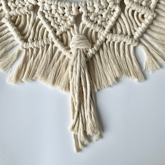 xmasmacramewreath_step-17.jpg?sw=554&q=85