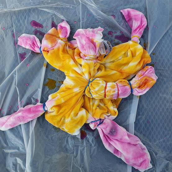 how_to_upcycle_your_wardrobe_with_tie_dye_step-1-dying-4.jpg?sw=554&q=85