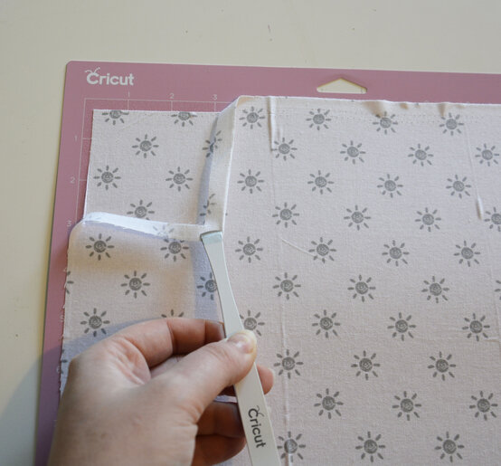 cricut_how_to_make_a_nursery_wall_hanging_step9_2.jpg?sw=554&q=85