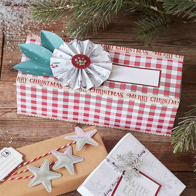 three-ways-to-make-handmade-christmas-gift-wrap_christmas-gift-wrap_rosette-gift-wrap.jpg?sw=680&q=85
