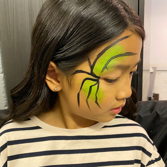 idea_halloween-face-paint-ideas_step2a.jpg?sw=554&q=85