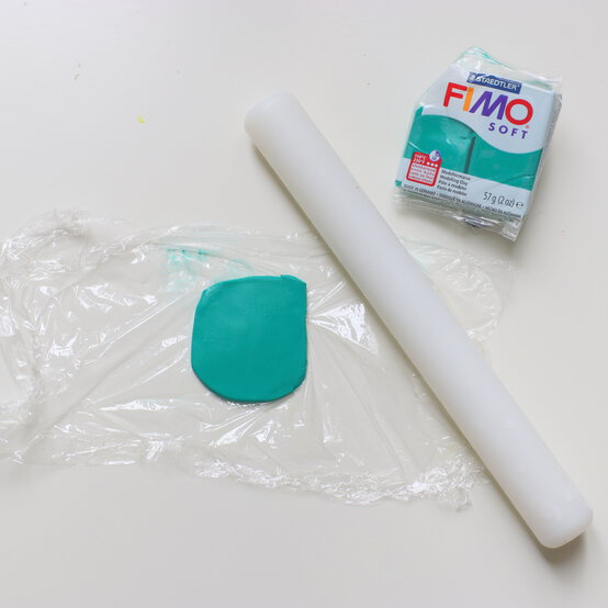 how_to_make_a_shamrock_fimo_necklace_a-square.jpg?sw=554&q=85