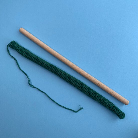 How-to-Crochet-Flowers_Sunflower%20Stem%20%282%29.jpg?sw=554&q=85