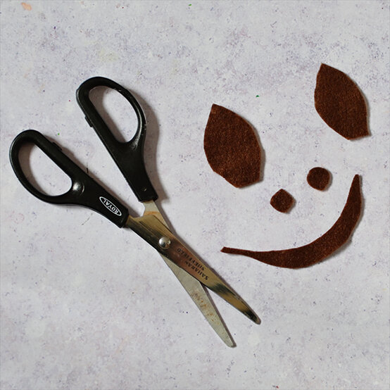 how-to-make-a-highland-cow-step1_1.jpg?sw=554&q=85