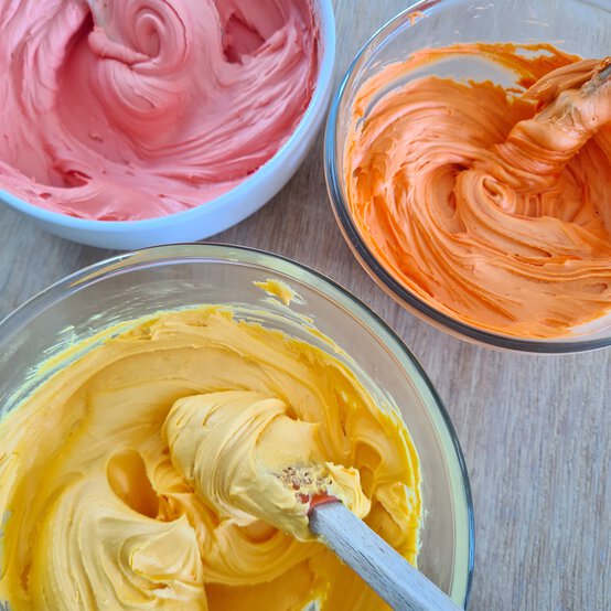 how-to-make-cake-jars-7.jpg?sw=554&q=85