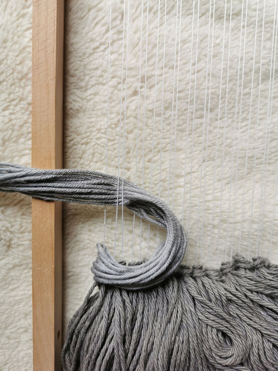 christmassceneweaving_step-14_1.jpg?sw=554&q=85