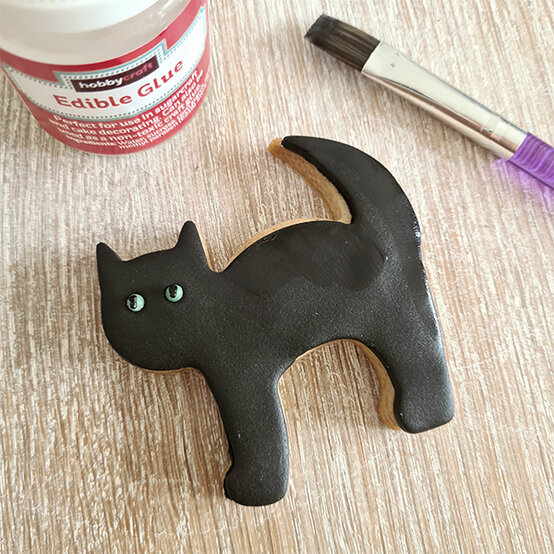 halloween-biscuits-9a.jpg?sw=554&q=85