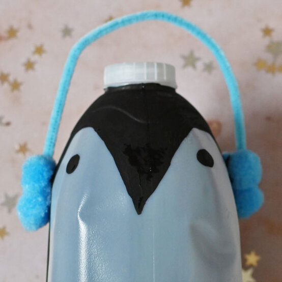 how-to-make-winter-milk-bottle-lanterns_penguin-d.jpg?sw=554&q=85