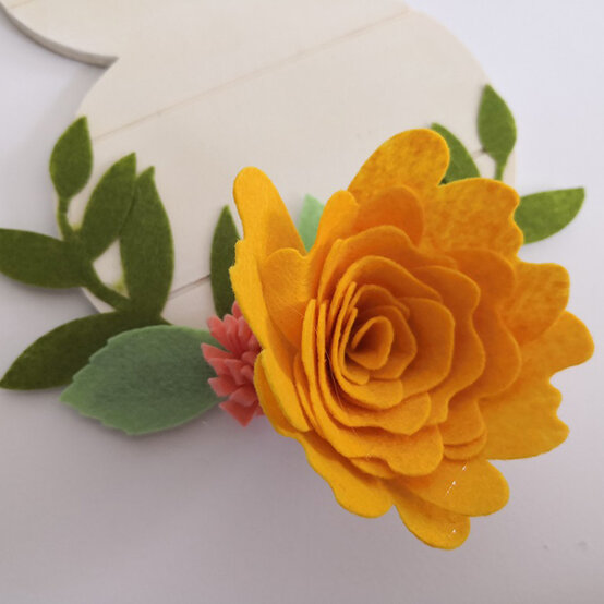 ideas%5Ftwo%2Deasy%2Dspring%2Dprojects%2Dusing%2Dfelt%2Dflowers%5Fbunny%2D3.jpg?sw=554&q=85