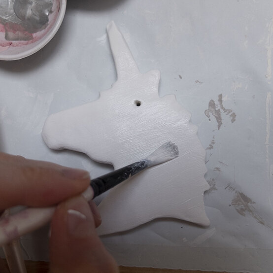 clay-unicorn-decorations-7.jpg?sw=554&q=85