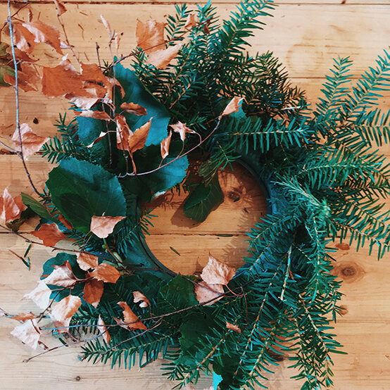 fresh-foraged-autumnal-wreath-2.jpg?sw=554&q=85
