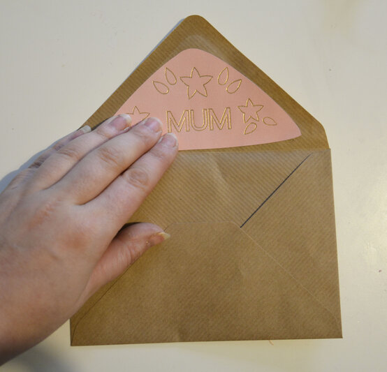 cricut_how_to_make_foiled_envelope_liners_step15_2.jpg?sw=554&q=85
