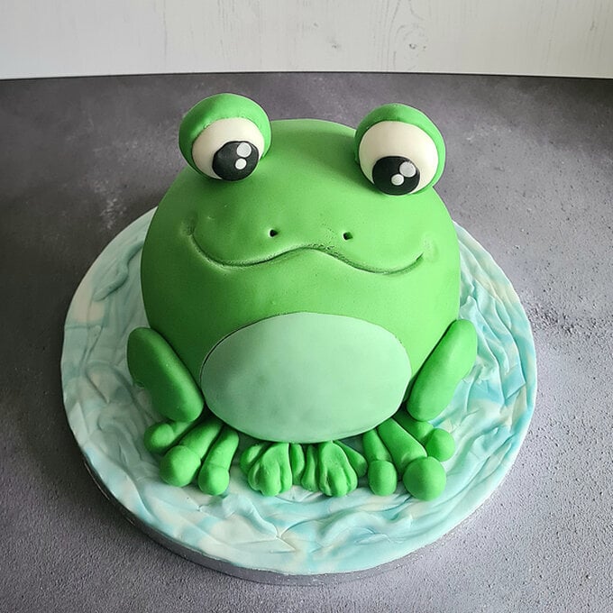 idea_how-to-make-a-frog-cake_step9b.jpg?sw=680&q=85