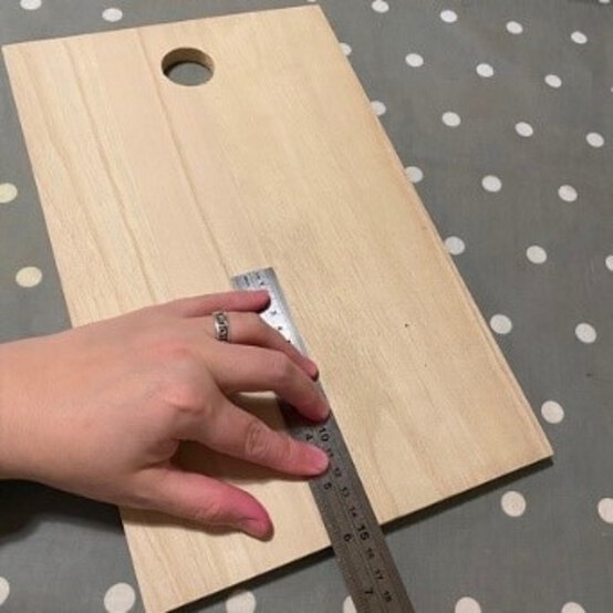 personalised_chopping_board_step_1.jpg?sw=554&q=85