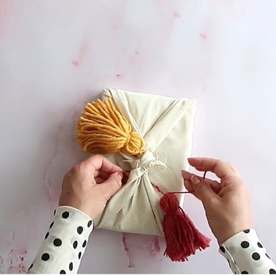 How_to_Gift_Wrap_with_your_yarn_scraps_Furoshiki%208.jpeg?sw=554&q=85