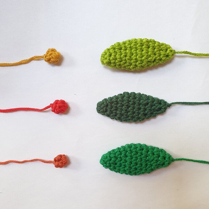how-to-crochet-an-autumn-squirrel-wreath_leaves.jpg?sw=680&q=85
