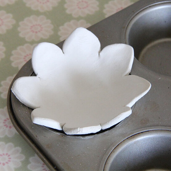 flower-ring-dish-2.jpg?sw=554&q=85
