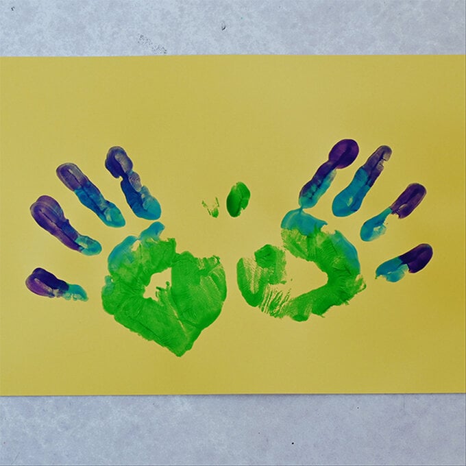 kids-handprint-art-ideas_peacock-2.jpg?sw=680&q=85