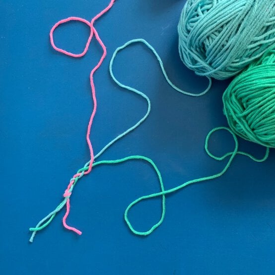 PictureRibbonBowBunting_Step1.jpg?sw=554&q=85