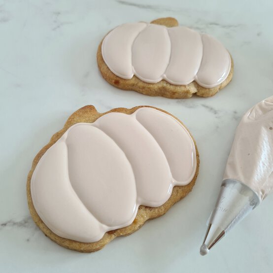 Idea_how-to-make-pumpkin-spice-biscuits_step3c.jpg?sw=554&q=85