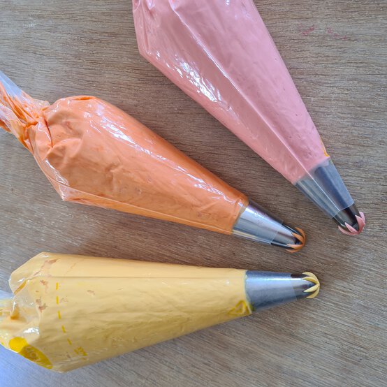 how-to-make-cake-jars-10.jpg?sw=554&q=85