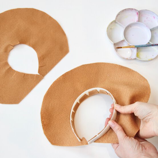 how_to_make_animals_headdresses_lion_step2-square.jpg?sw=554&q=85