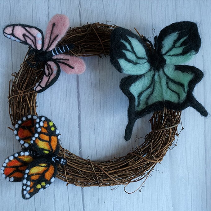 artisan-gisela-narten-felt-butterfly-summer-wreath.jpg?sw=680&q=85