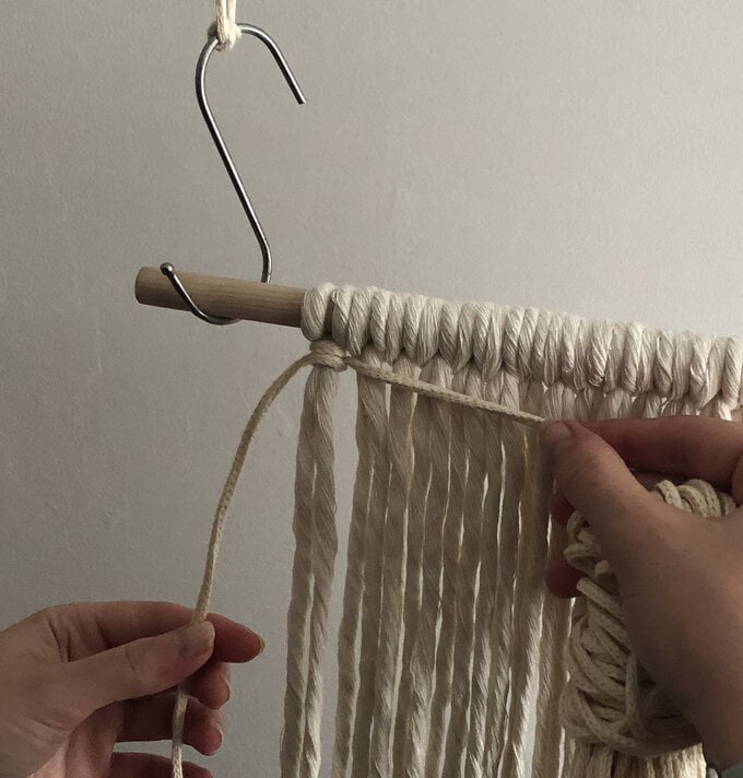 Idea_How-to-Make-an-Autumn-Macrame-Tapestry-Wall-Hanging_Step-2d.JPG?sw=680&q=85
