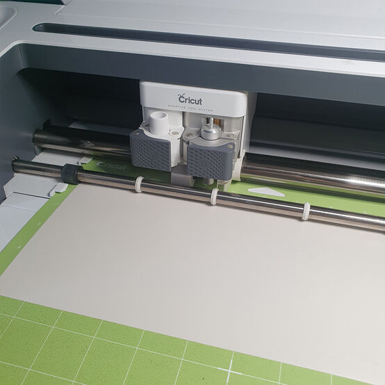 how-to-personalise-a-trolley-for-the-kitchen-with-cricut---picture-13a.jpg?sw=554&q=85