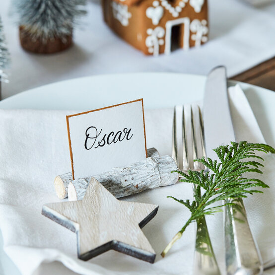 christmas-table-decor-ideas-2.jpg?sw=554&q=85