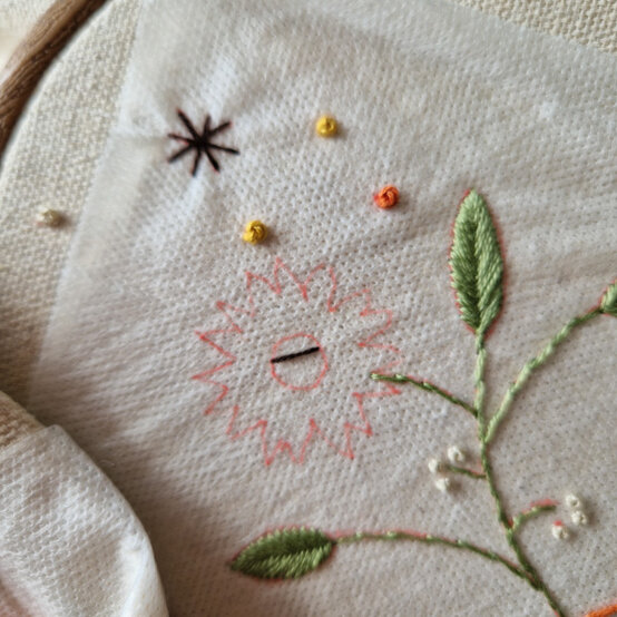 idea%5Fautumn%2Dembroidery%2Dprojects%2Dto%2Dtry%2Dcushion%5Fstep%2D12.jpg?sw=554&q=85
