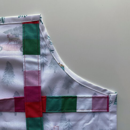 how-to-sew-an-apron_step22.jpg?sw=554&q=85