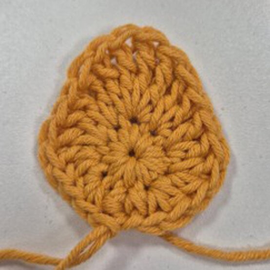 ideas%5Fhow%2Dto%2Dcrochet%2Dan%2Dautumn%2Ddoor%2Dcurtain%5Fmaple%2Dleaf%5Fstep%2D1.jpg?sw=554&q=85