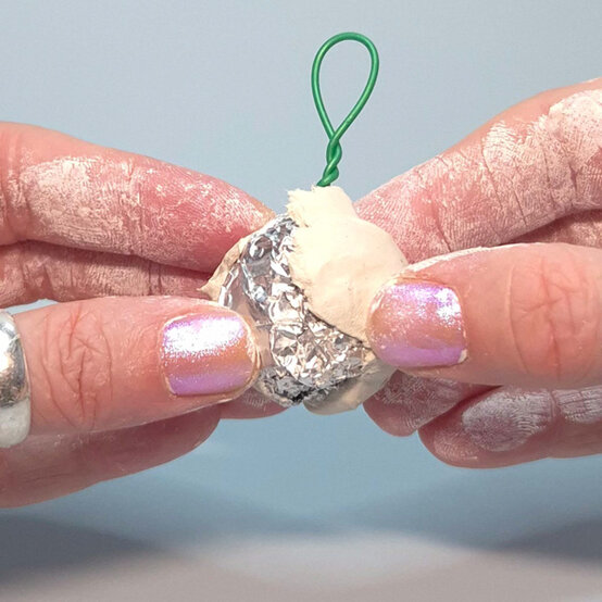 idea%5Fnovelty%2Dchristmas%2Ddecorations%2Dfrog%5Fstep%2D53.jpg?sw=554&q=85