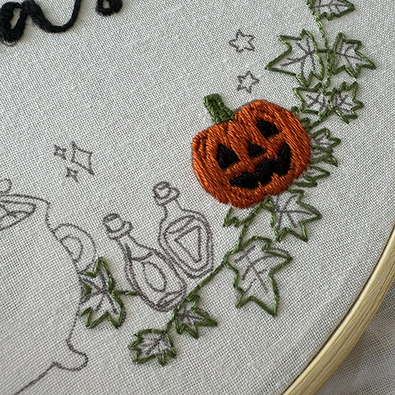 ideas%5Fhalloween%2Dembroidery%2Dhoop%5Fback%2Dstitch%2D2.jpg?sw=554&q=85