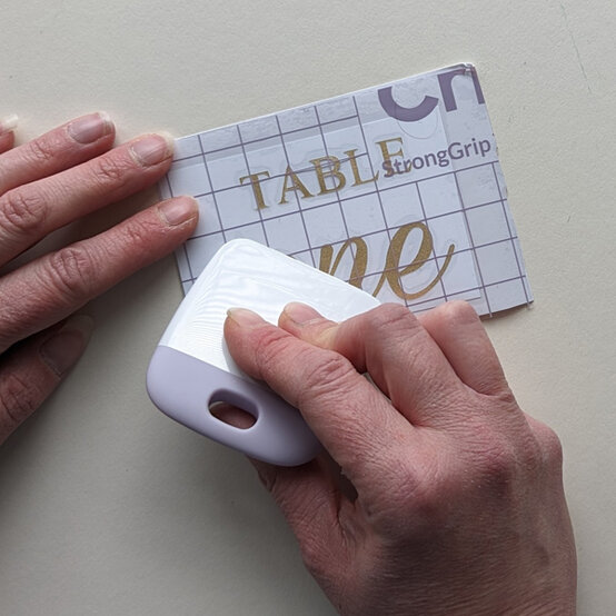 idea_cricut-how-to-make-a-table-number-sign_step2c.jpg?sw=554&q=85