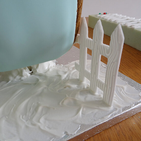 xmas-baking-lucy-caravan-cake34.jpg?sw=554&q=85