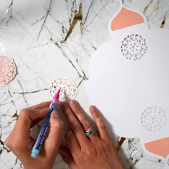 ramadan-decorative-boxes_step8_2.jpg?sw=554&q=85