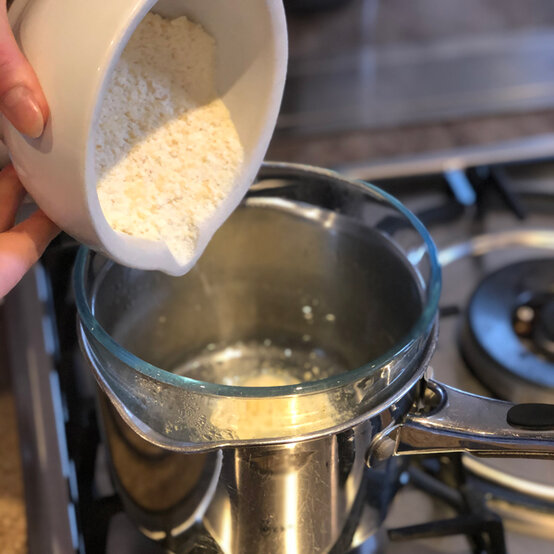 600x600_bees_wax_wraps_step3.jpg?sw=554&q=85