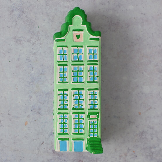 how-to-use-paint-markers_ceramic_step3.jpg?sw=554&q=85